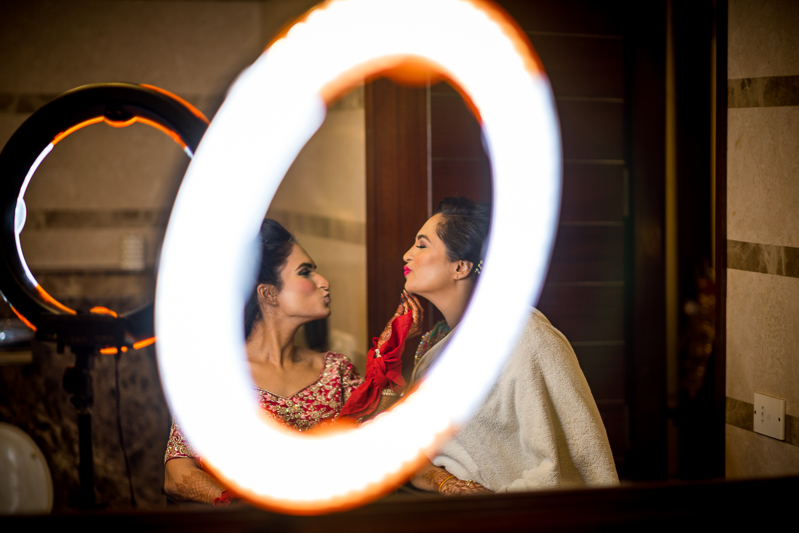 bride and her sister pout through the beauty dish
