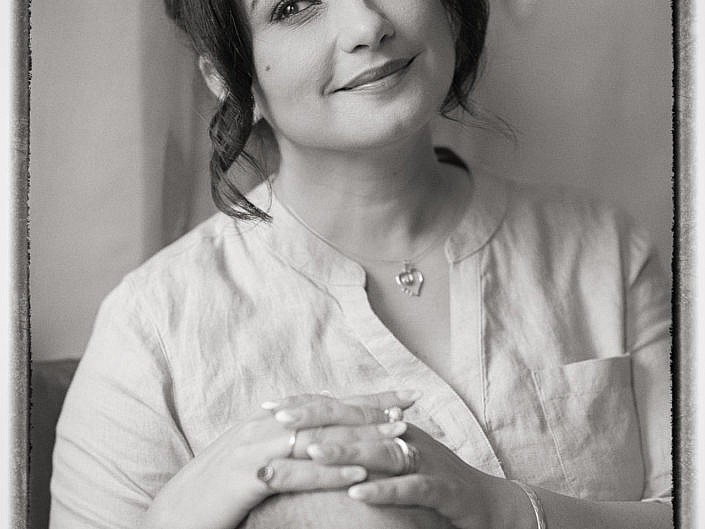 Black and white portrait of Divya Dutta by I Dont Say Cheese