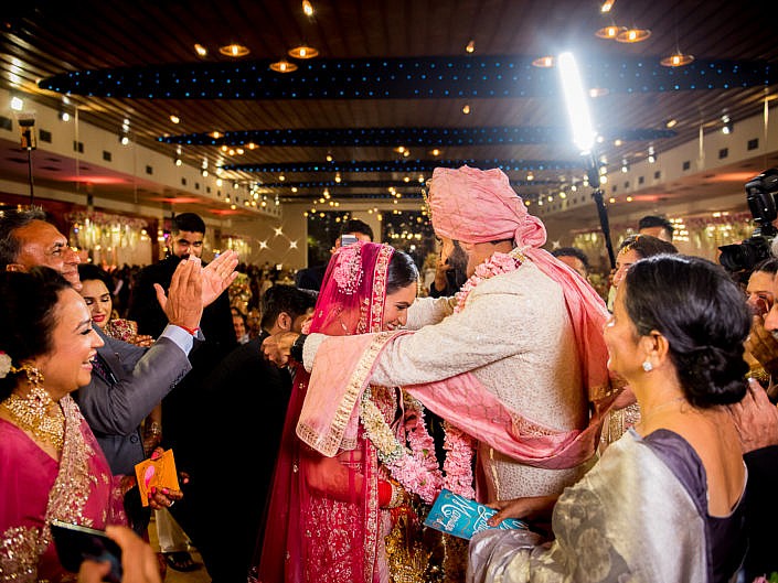 varmaala ceremony at indian wedding in delhi