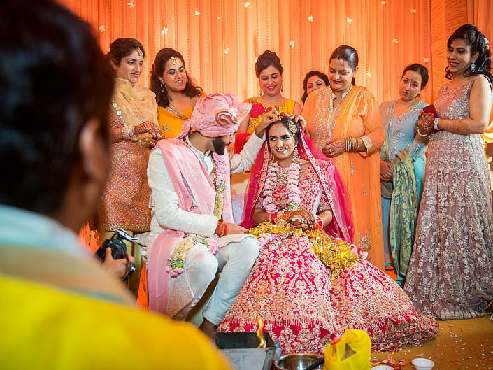 groom applies sindoor on the bride's forehead at wedding